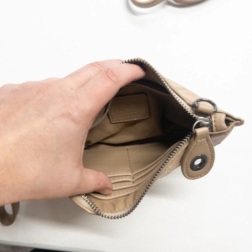 Crossbody Wallet Purse Beige Small‎ Convertible Zip Wristlet Travel Everyday